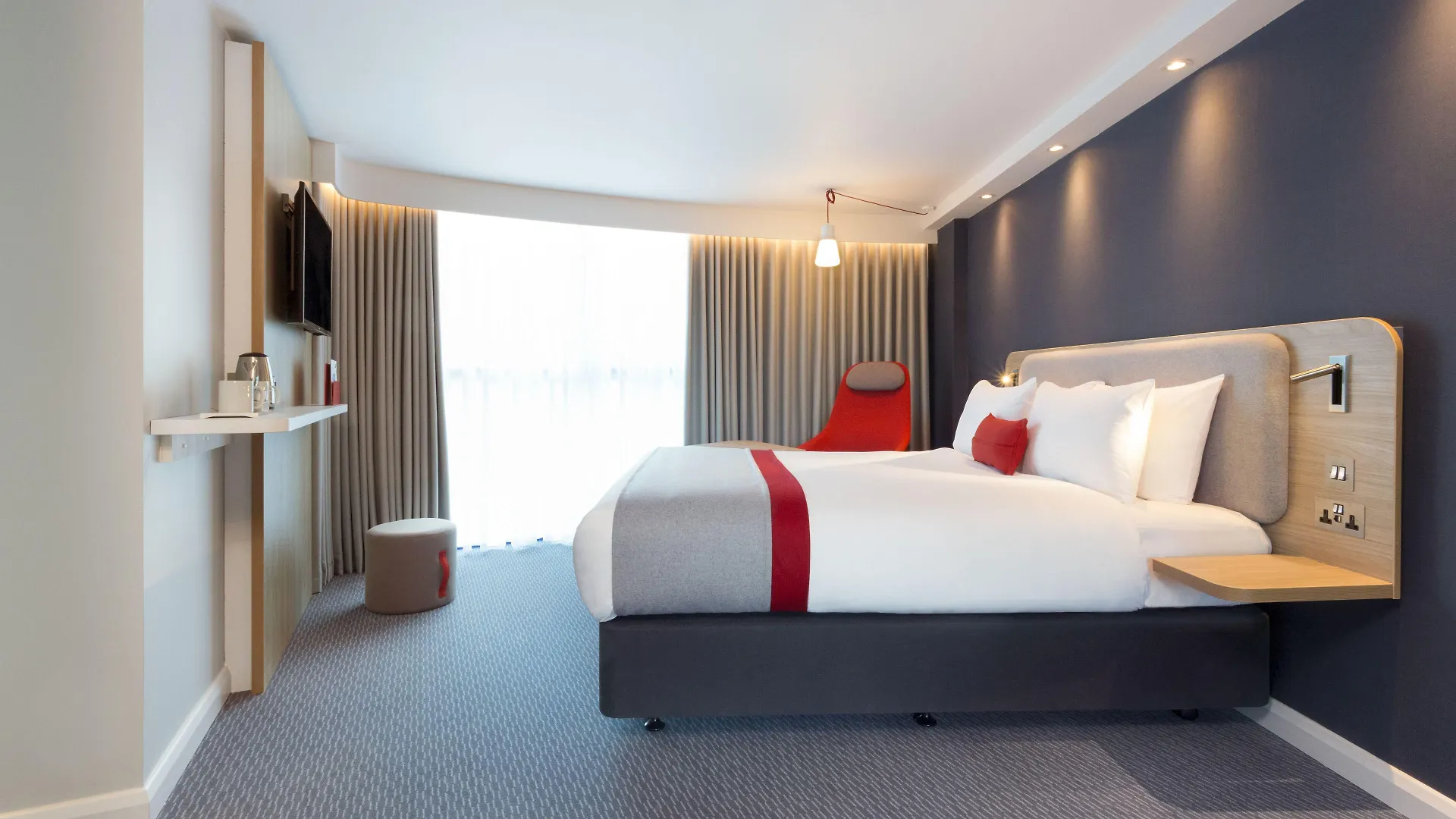 4 Smart Holiday Inn Express Hotels Near National Gallery