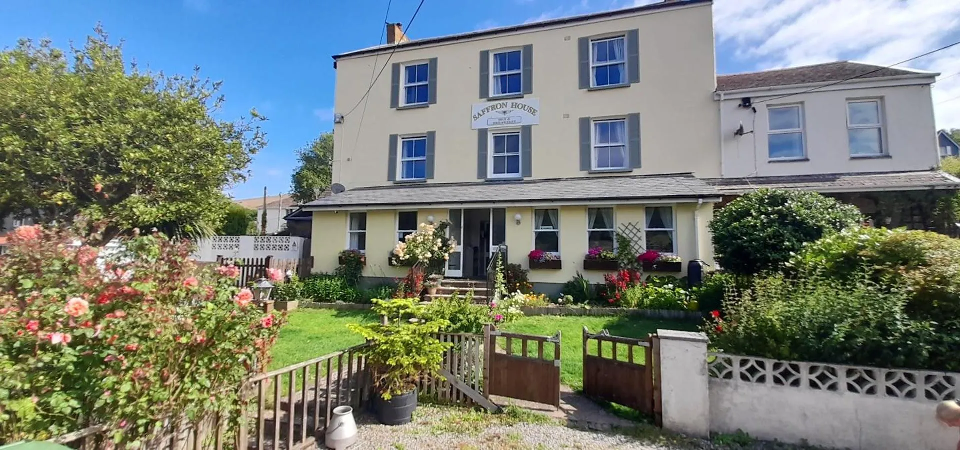 8 Central Hotels Near Combe Martin Wildlife and Dinosaur Park