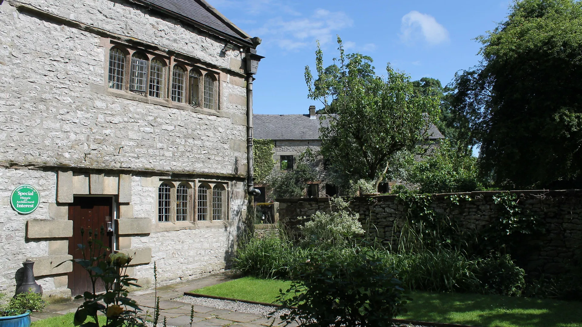 4 Smart 3-Star Hotels Near Casterne Hall Worth Booking