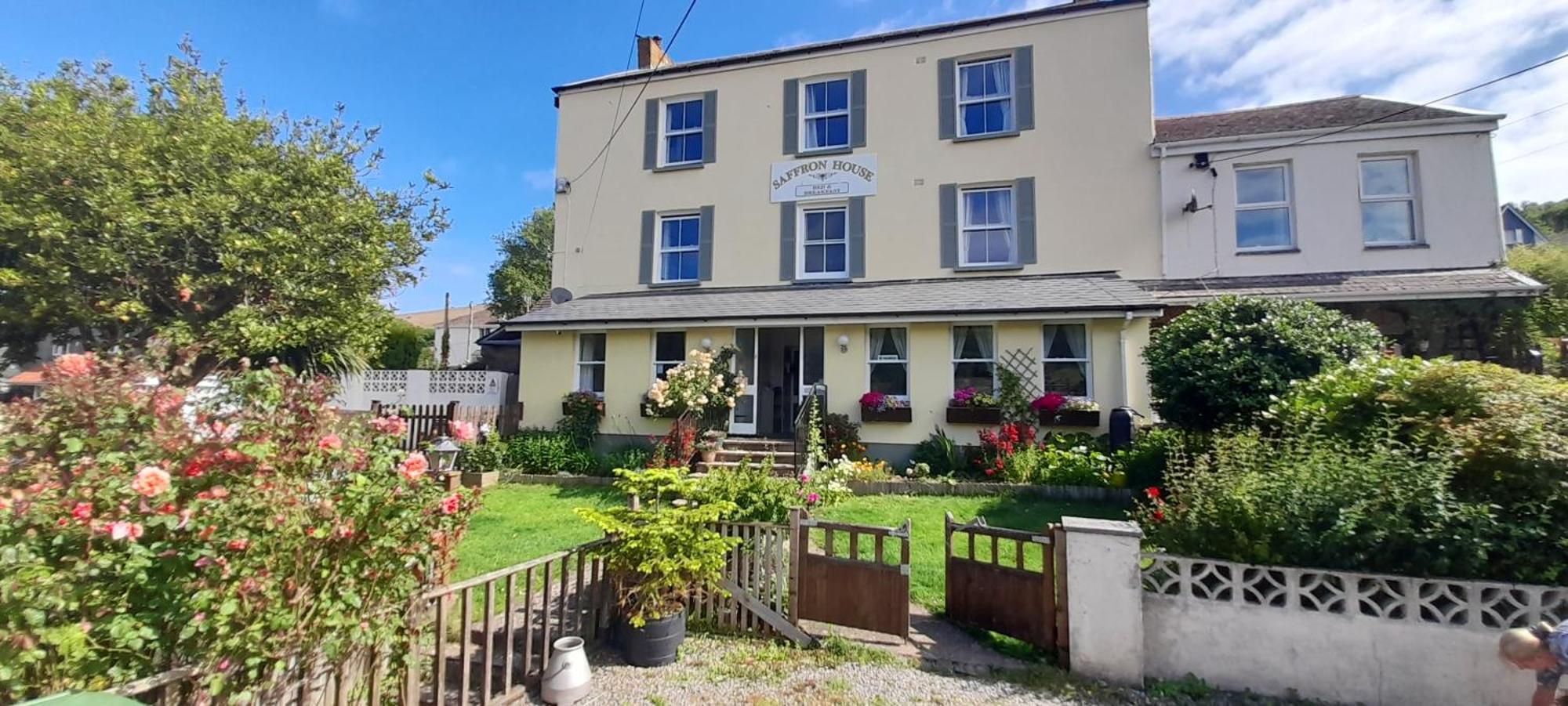 8 Central Hotels Near Combe Martin Wildlife and Dinosaur Park