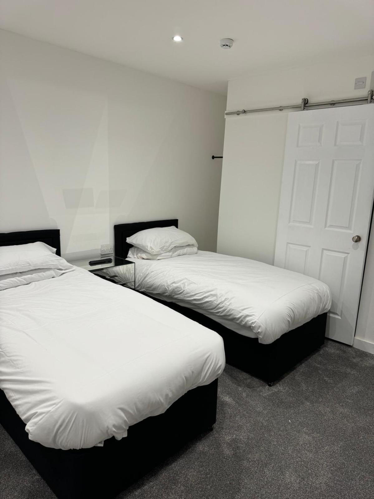 5 Three-Star Hotels Near Twm Barlwm Worth Booking